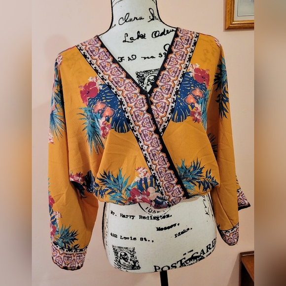 Free Flying Tomato Yellow Floral Faux Wrap Kimono Sleeve Cropped Top, Boho EUC S - Picture 3 of 11